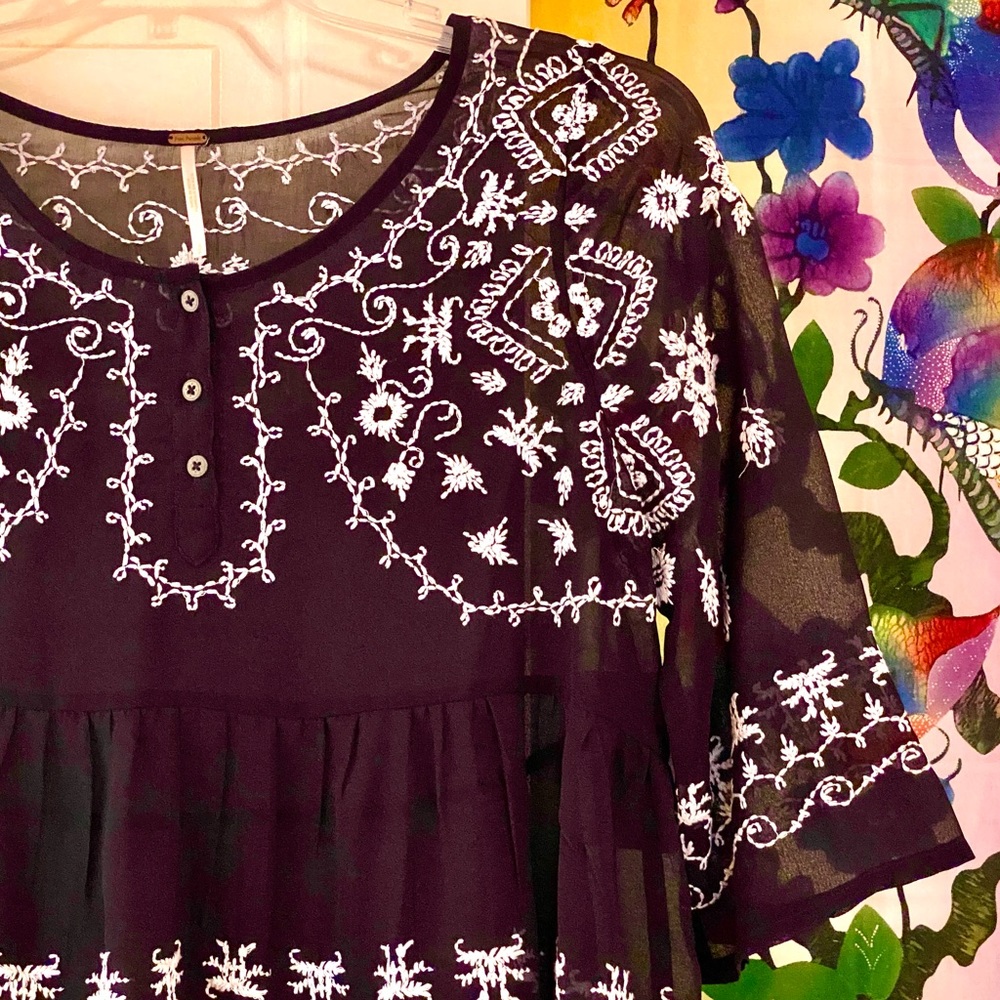 πΊπHPππΊ NWT Free People Pennies Sequel Embroidered Blouse - Picture 12 of 16